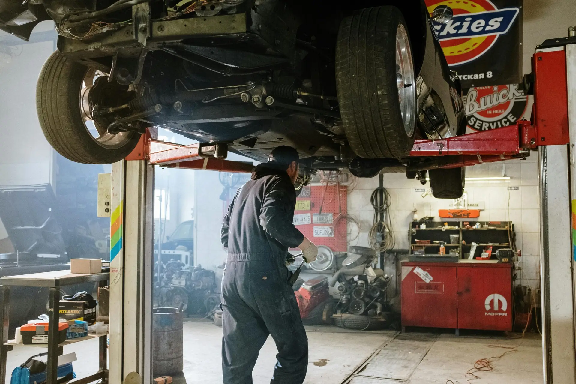 Auto mechanic repair